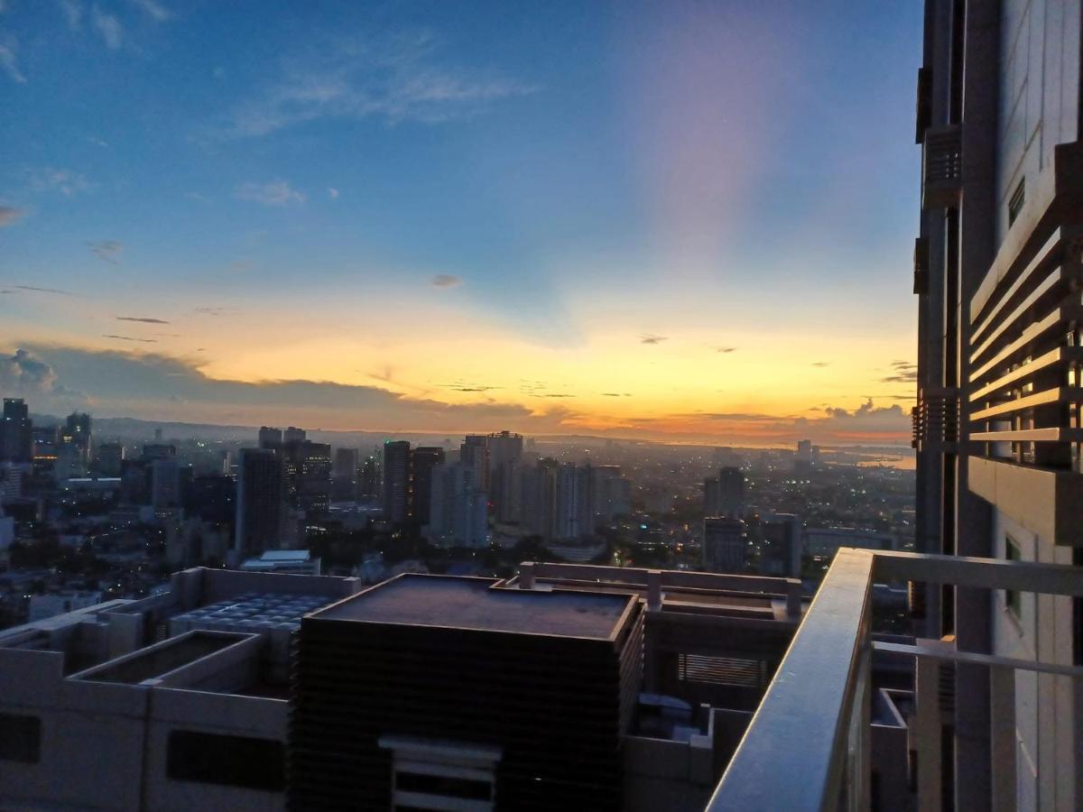 1bedroom suite 50th floor with balcony and bathtub at Horizons 101 tower 1 - Ferienwohnung Cebu City
