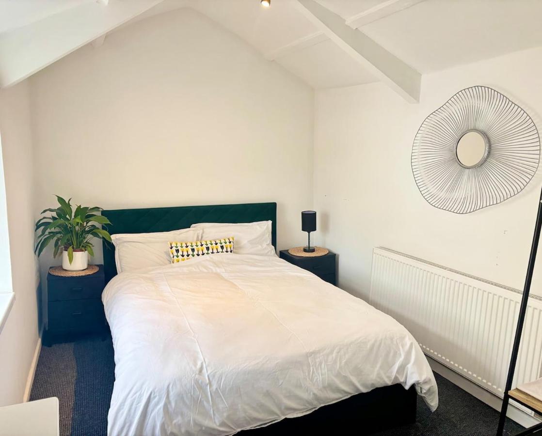 Treforest Apartment 2 Bedrooms - Next Station- Free Parking - B&B Treforest