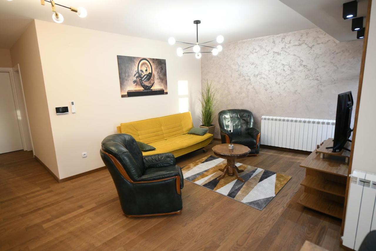 Cristal Palace Suites 004 - Bed and Breakfast Kragujevac