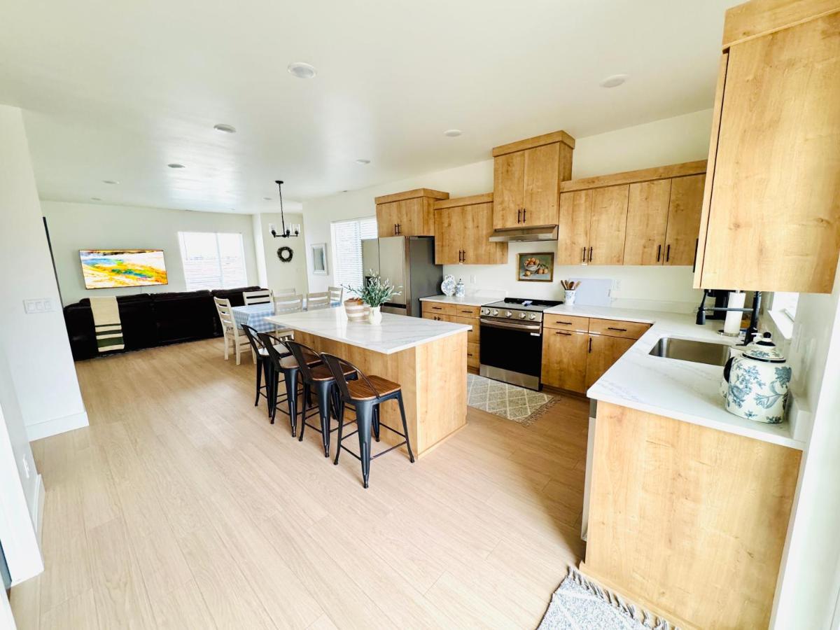 New 3BR Home w Garage Near BYU-Idaho - B&B Rexburg