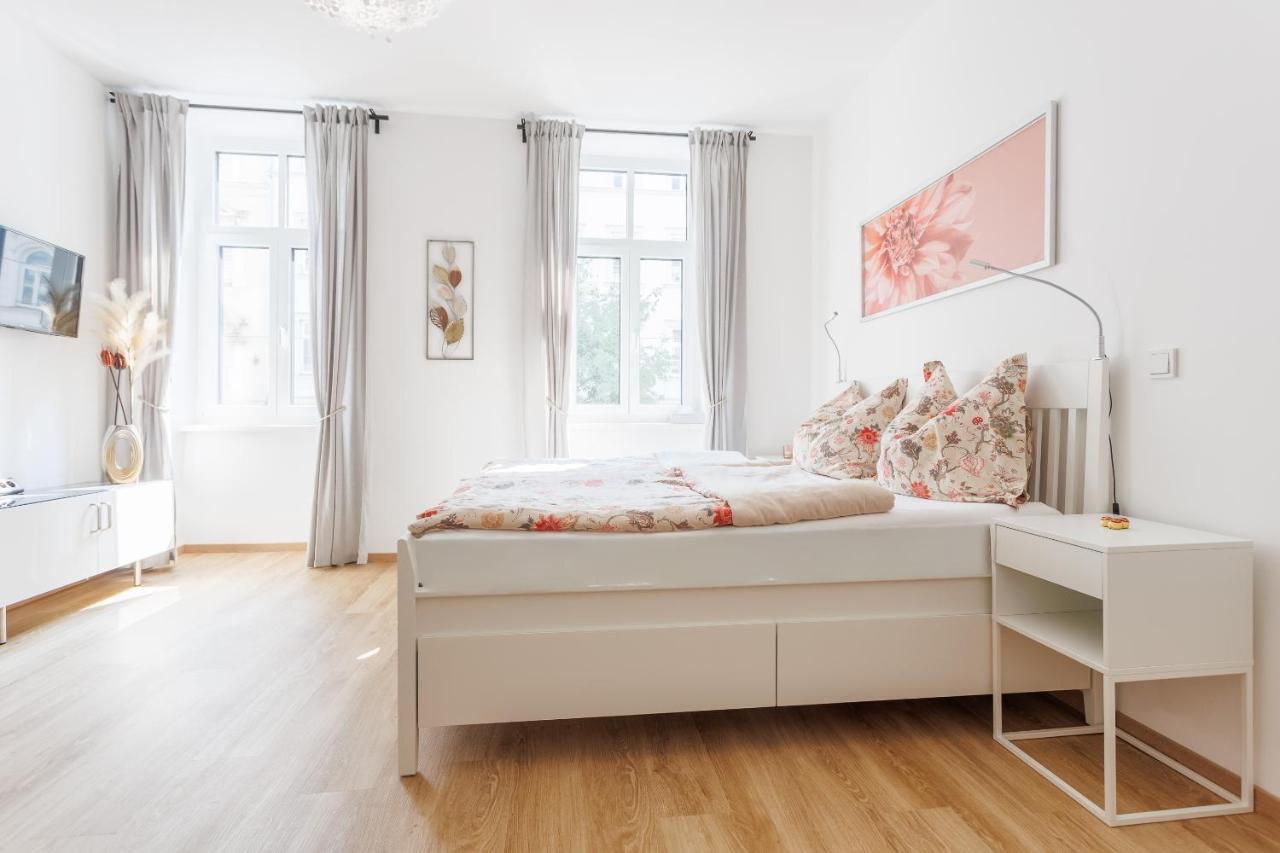Central Renovated Apartment with Free Parking & AC - B&B Vienna