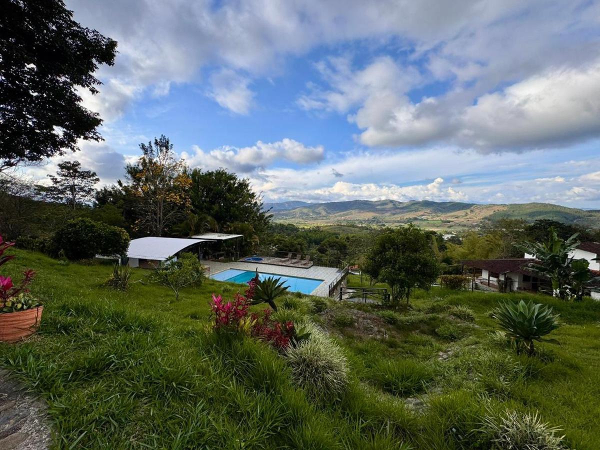 Lujosa finca en La Cumbre, Piscina, jacuzzi, WiFi, 5BR - Bed and Breakfast La Cumbre