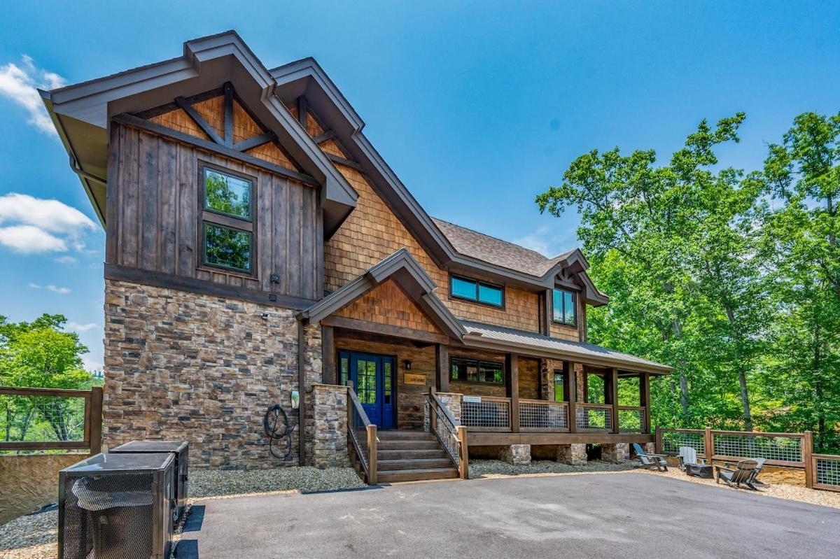 Smoky Mountain Cabin Rental, Family Retreat with - Bed and Breakfast Sevierville