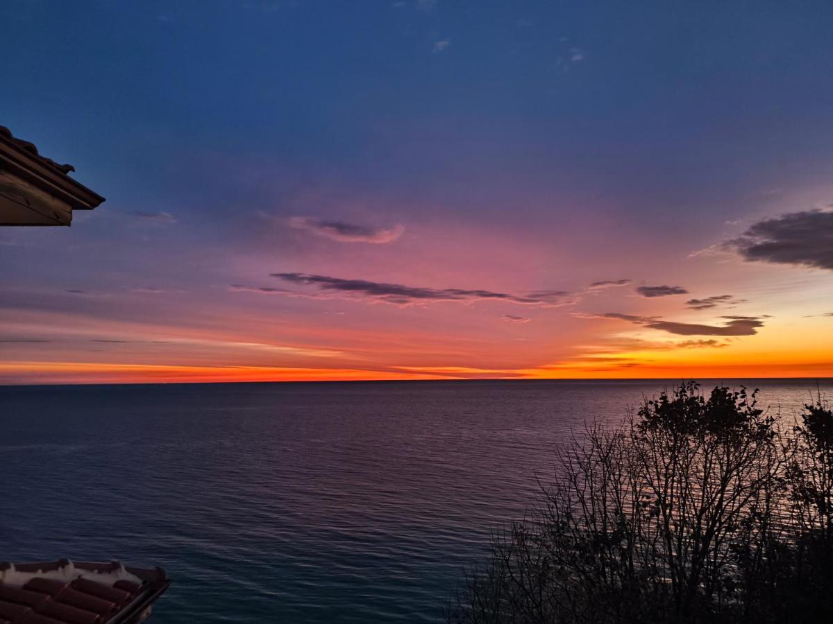 Byala sea view apartment Studio - B&B Byala