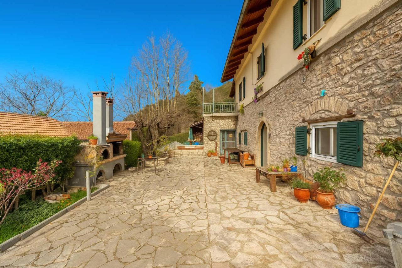 Kalavrita Winter Retreat - Homely Spacious Chalet - B&B Áno Vlasía