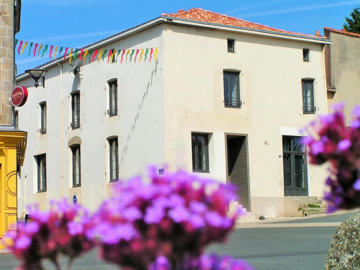 Les Glaneuses - 2 logements en centre bourg de 4 à 10 personnes à 3 min du Puy duFou - B&B Les Epesses