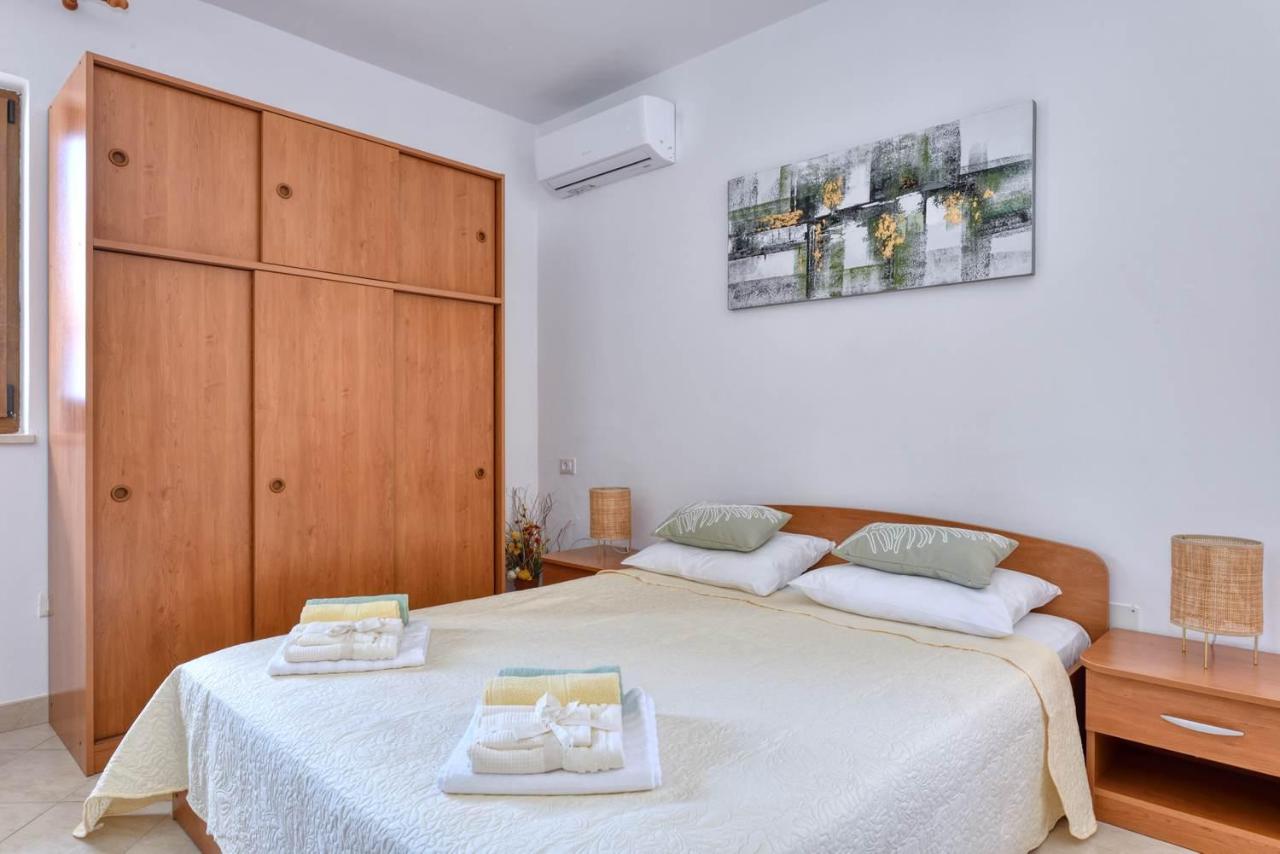 Studio Romano with terrace - B&B Rovinj