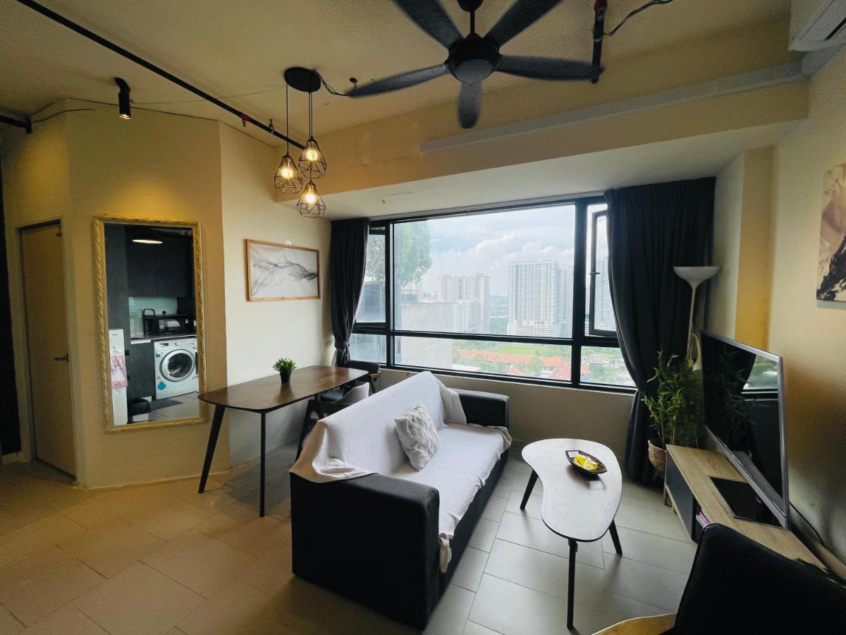 Deluxe One-Bedroom Apartment