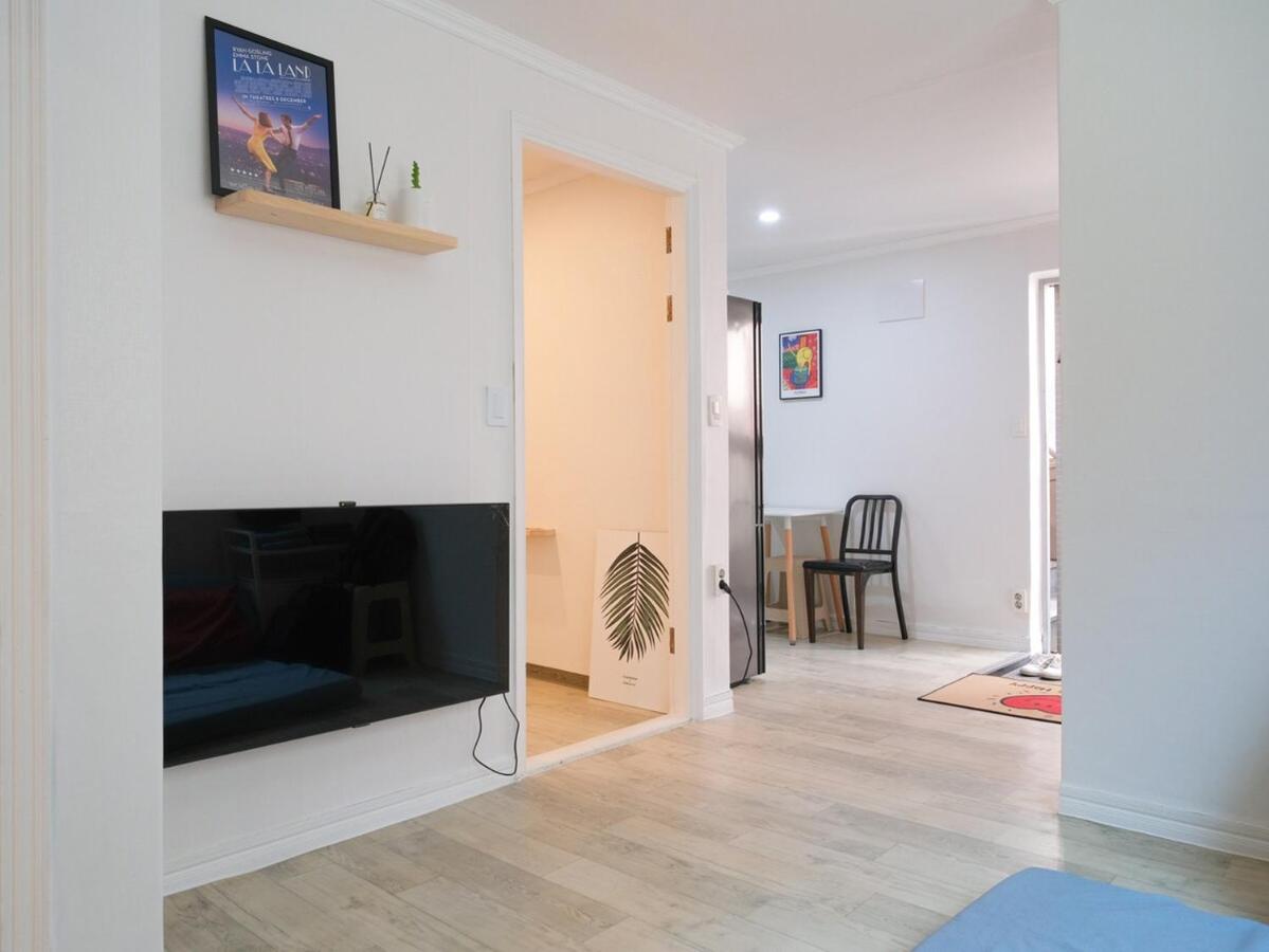 NEW Hongdae Sangsu 3 minutes - Bed and Breakfast Seoel