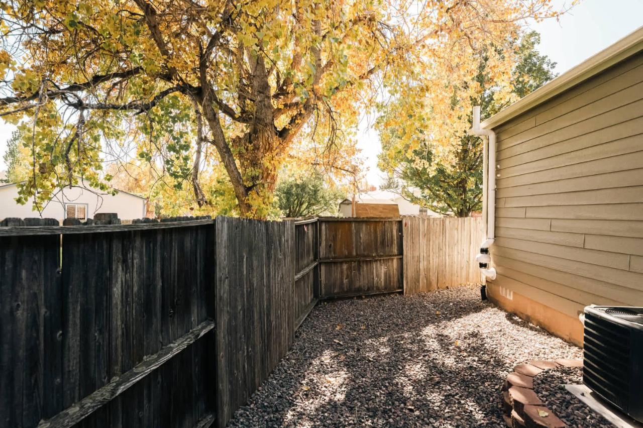 Ralston Creek Cottage - Serene Park Views - B&B Arvada