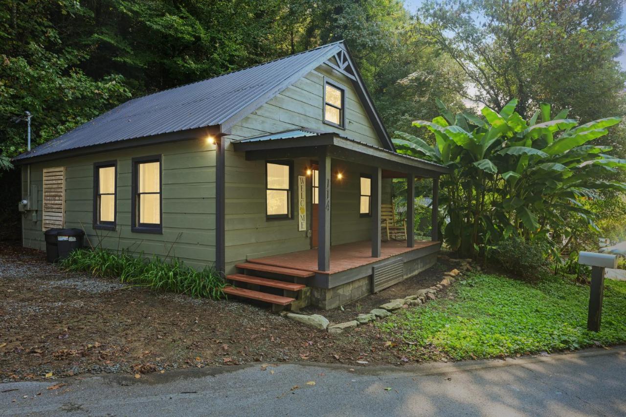Charming Cabin with Hot Tub, Fireplace, Fire Pit, 2 minutes to downtown - B&B Ellijay