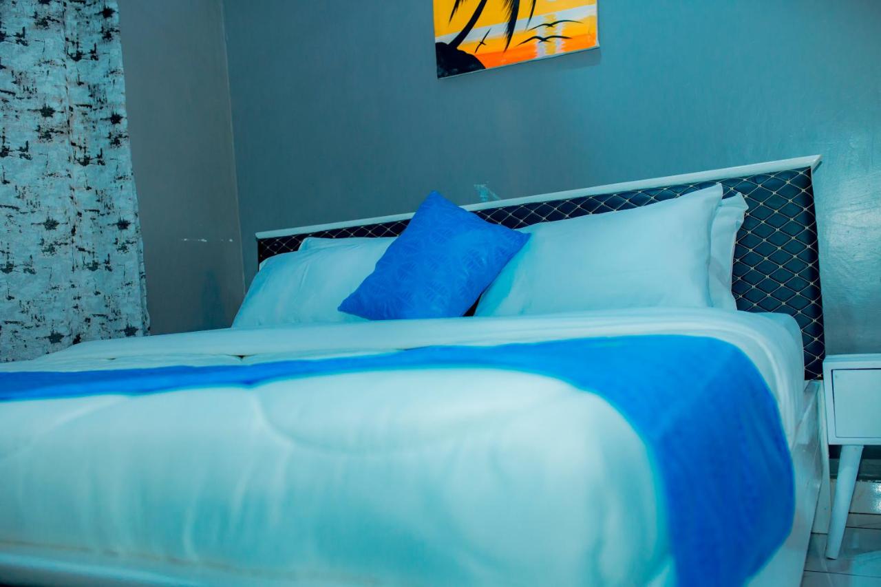 Camera Matrimoniale con Vista Giardino