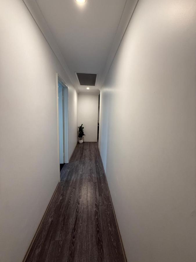 Modern Family Retreat in the Heart of Brabham - B&B West Swan