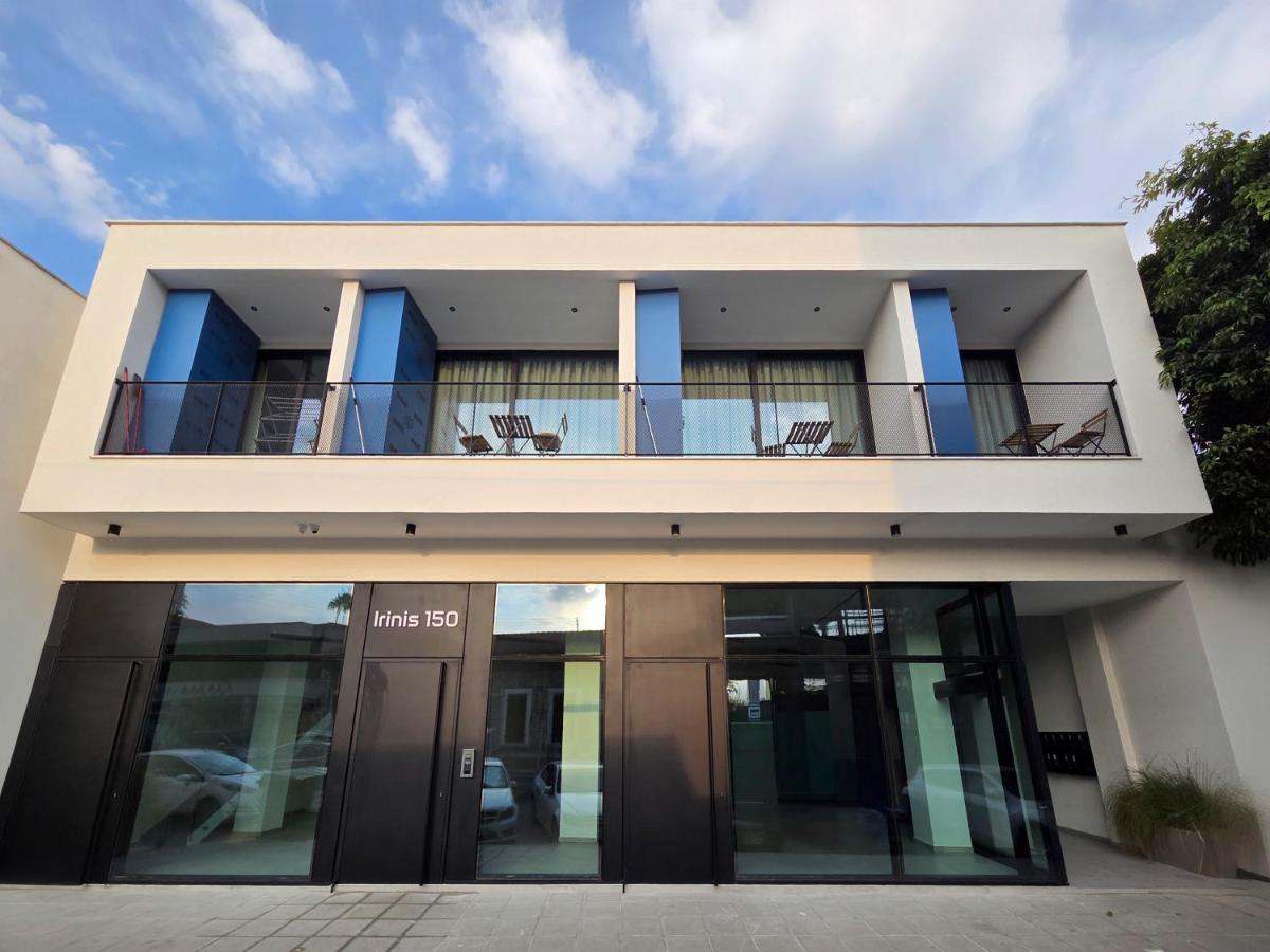 Irinis 150 Urban Luxury Studios - B&B Limassol