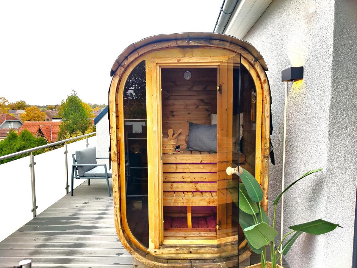 Penthouse mit Outdoor-Sauna & Pool - Ferienwohnung Burgwedel