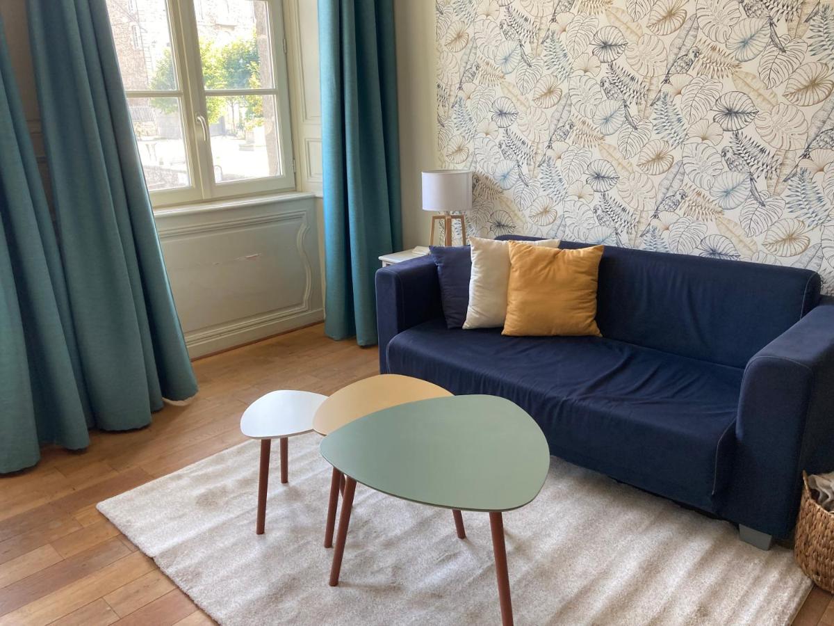 L'Aparthé Dinan - Vue sur la place du marché - B&B Dinan