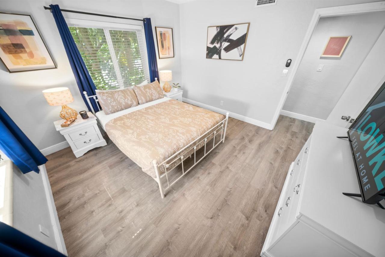 Deluxe One Bedroom Queen with Kitchen and Sofa Bed