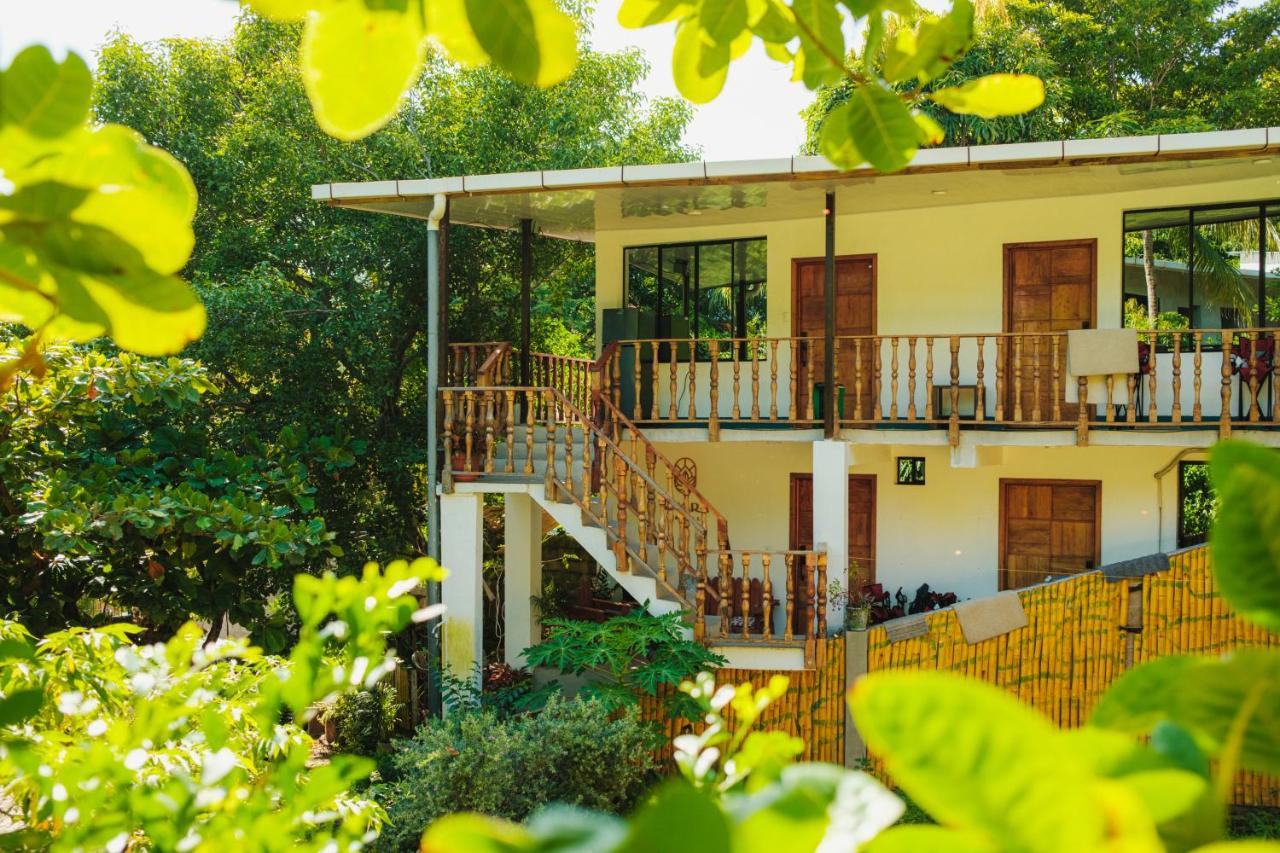 Mayara Hostal - B&B El Zonte