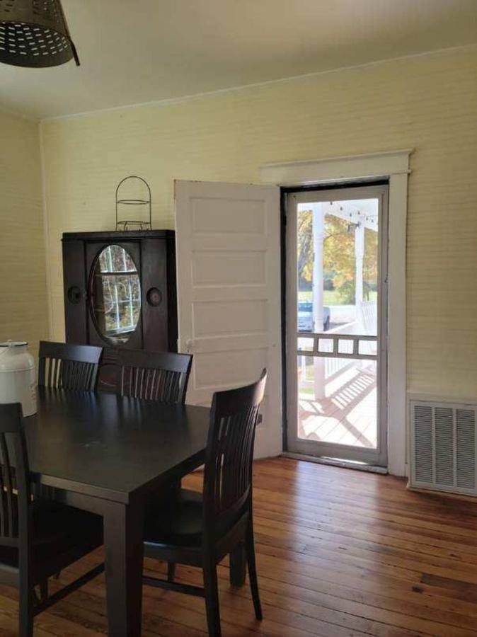 Restored 1900s Historic Home - Jonesboro, VA - B&B Roseland