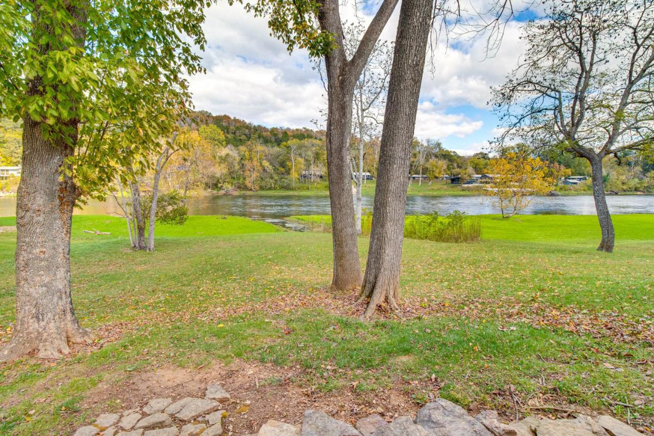 TroutFest Anglers Retreat on White River with Deck - B&B Cotter
