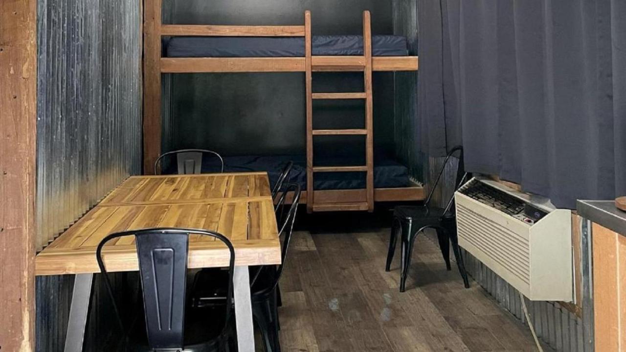 Rustic Cabin Perfect for Small Groups with Picnic Space in Indiana - Chambres d'hôtes Nashville