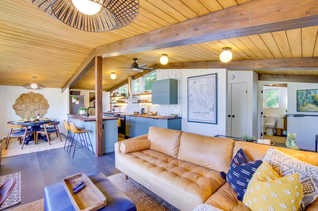 Whidbey Island Oasis Walk to Beach, Hot Tub, View - B&B Greenbank