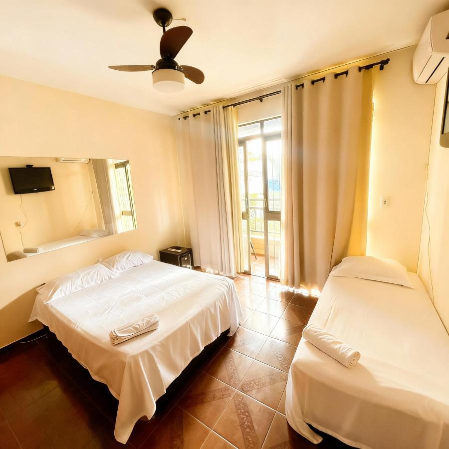 Casa Quintal Setor Bueno! 5 quartos com ar split e internet ultra! 4 vagas de garagem! Bem localizado! Marista Parques Areião e Vaca Brava Hospital Premium Mater Dei Smart e Blue Fit Perdomo Goiânia Shopping! - Chambres d'hôtes Goiânia