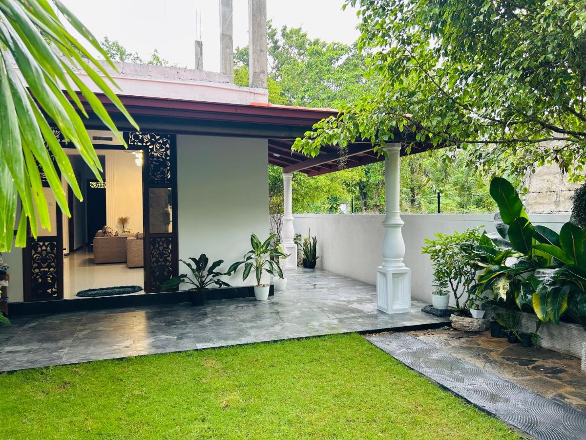 Nisha Grean Heaven - Bed and Breakfast Weligama