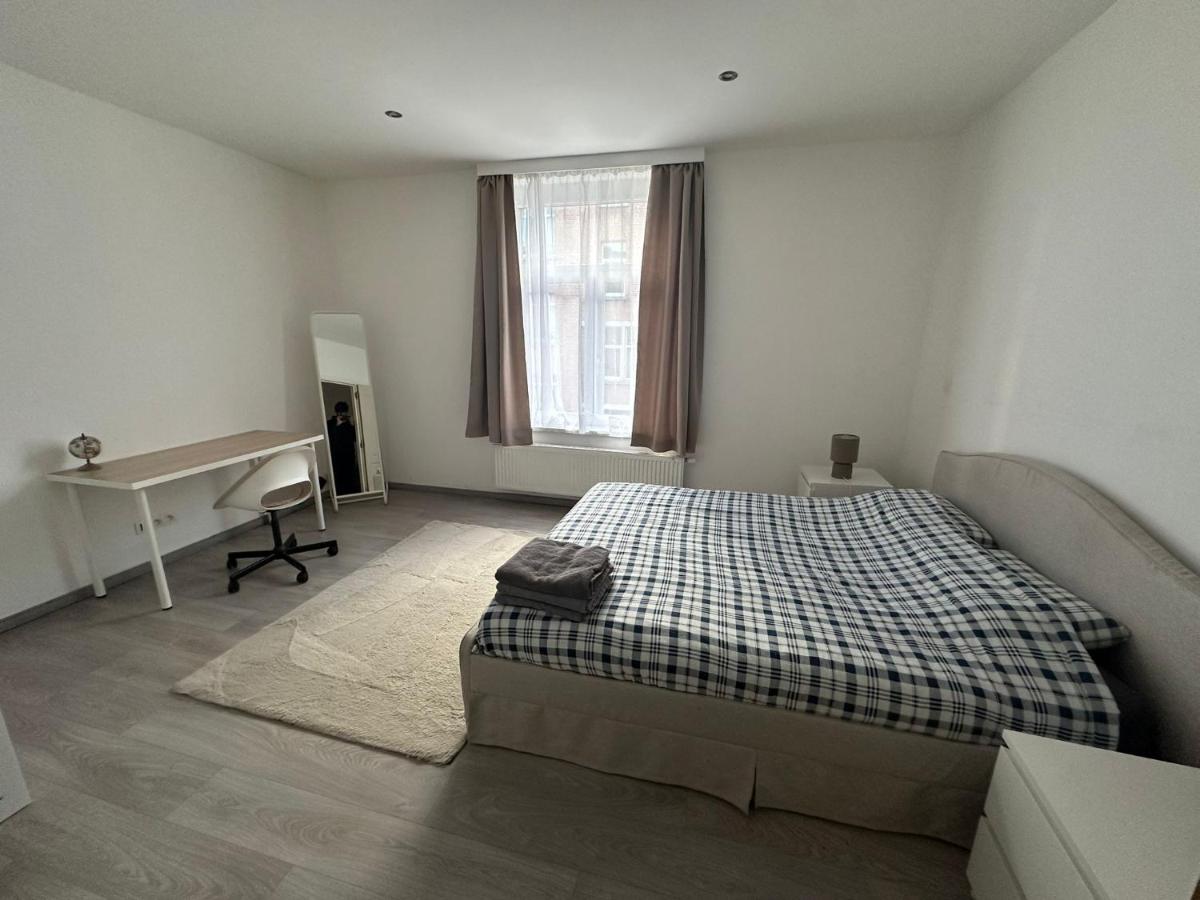 Appartement confortable avec garage premier étage sans terrasse - B&B Brussels