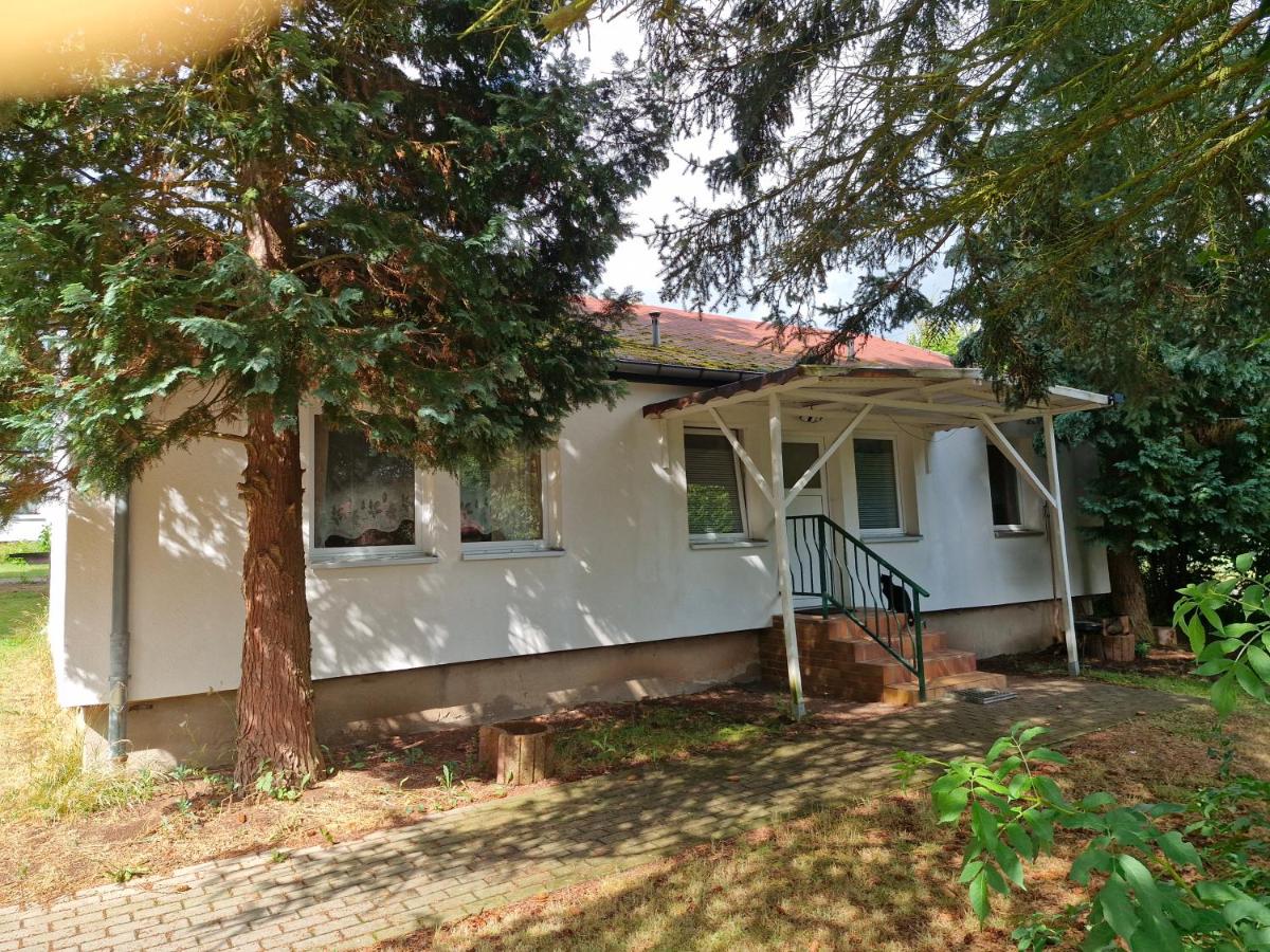 Bungalow 2 - 4-Raum-Wohnung mit Küche und 2 WC Duschen in Ohrdruf-Crawinkel - B&B Niederdorla