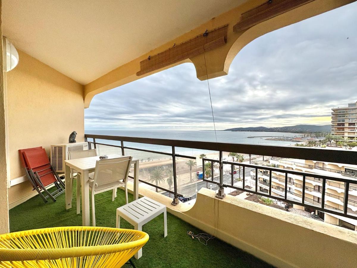 Appartement vue mer et front de mer avec terrasse - B&B Fréjus