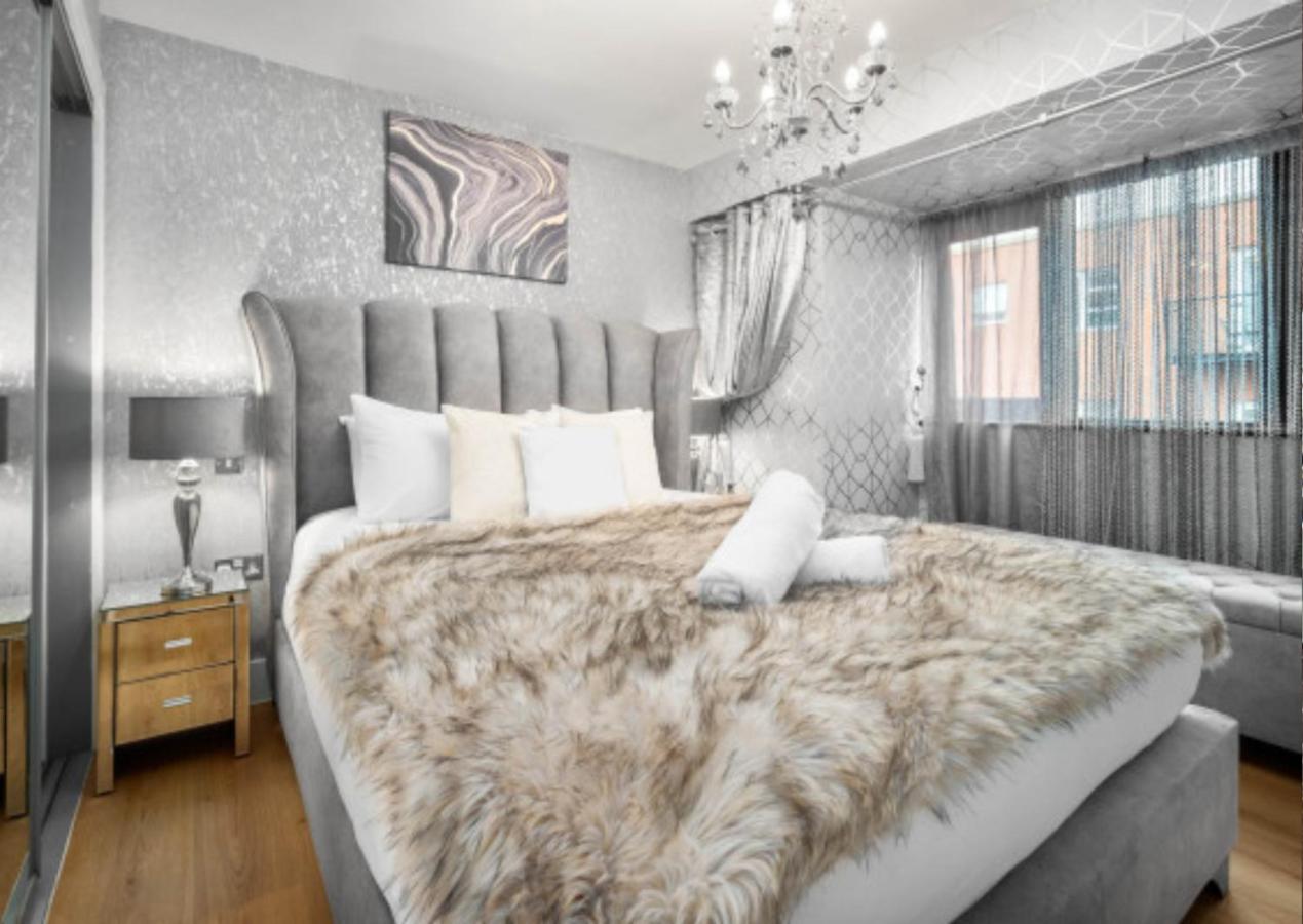 Stylish Apartment - City Centre - TV in Bedroom - Netflix 11K - Bed and Breakfast Birmingham