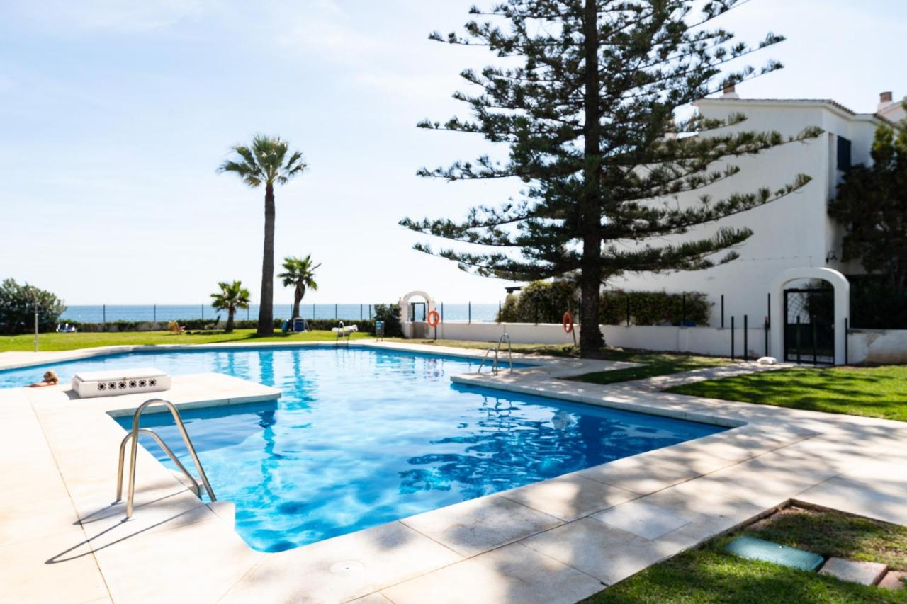 Newly Renovated 2 Bedroom Beachfront House - B&B Sitio de Calahonda