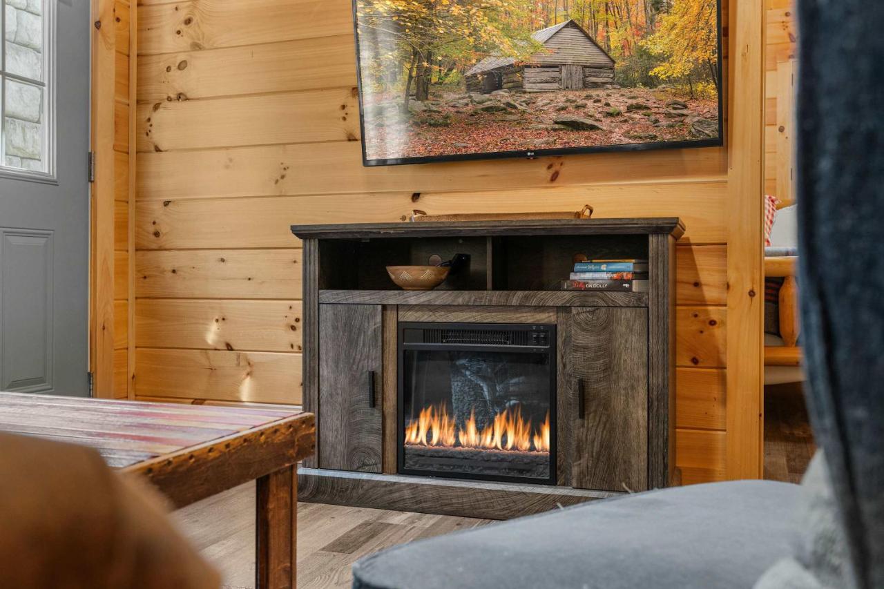 Smoky Mountain Hideaway with Hot Tub & Firepit - Ferienwohnung Pigeon Forge