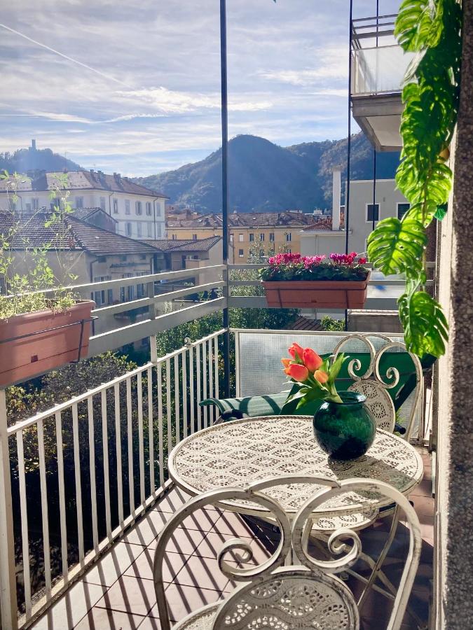 Charming king studio with balcony and jacuzzi - Bed and Breakfast Como
