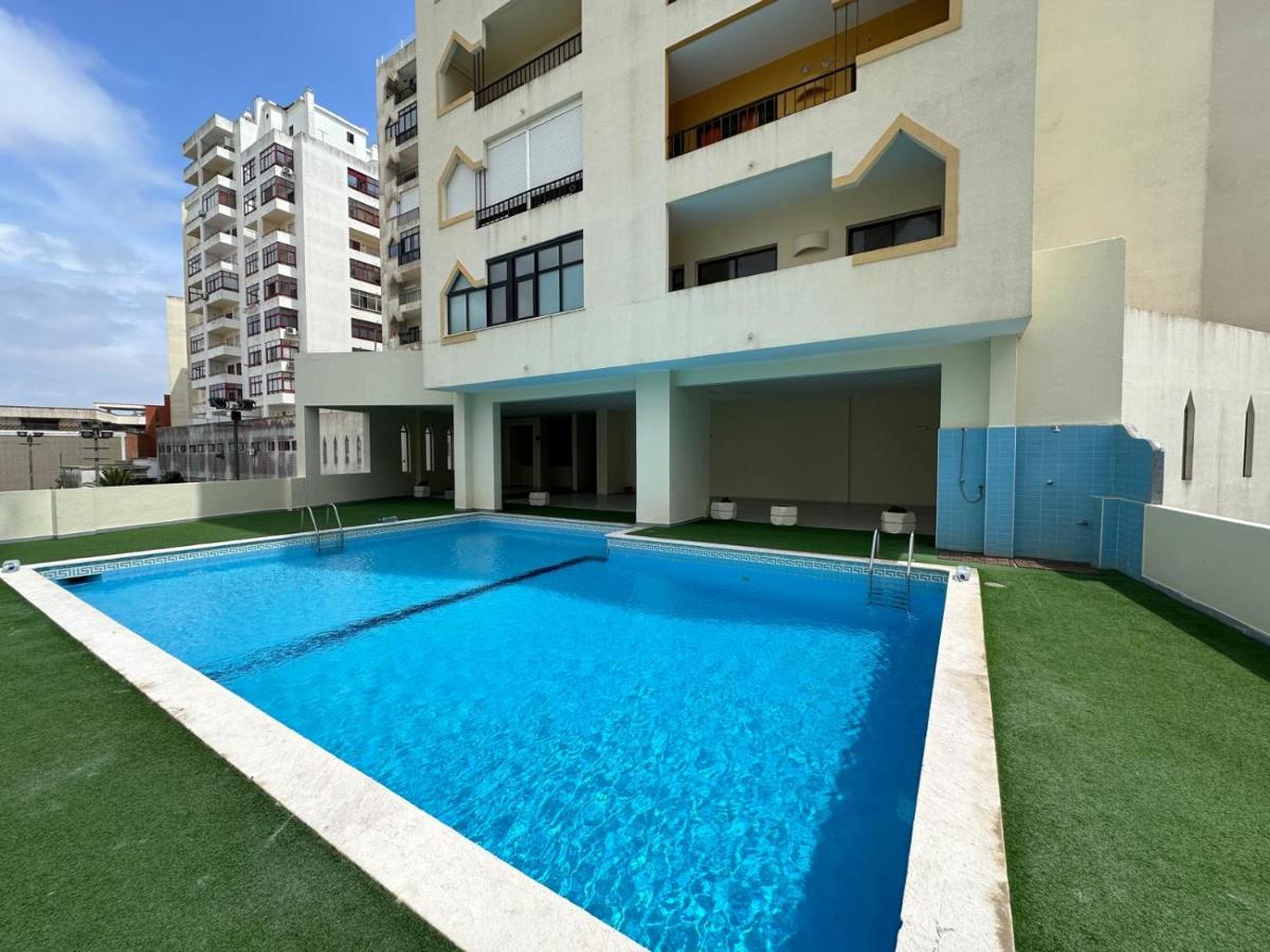 Stunning one bedroom apartment in the heart of Praia da Rocha - Chambres d'hôtes Portimão