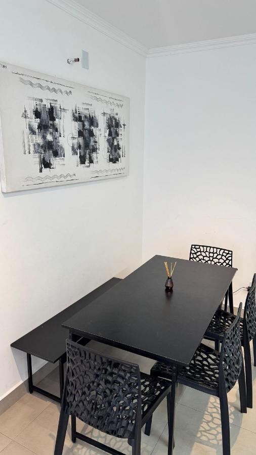 Apartamento completo, com vaga, varanda e piscina - Ferienwohnung Cotia