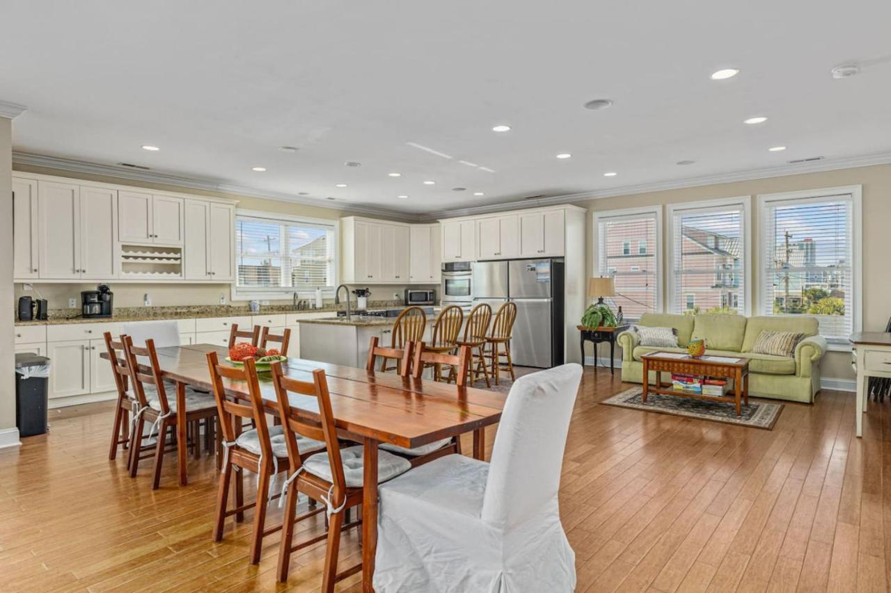 Retreat and Team Ready! Sleeps 20, Heated Pool, Elevator Walk to Beach - B&B Myrtle Beach