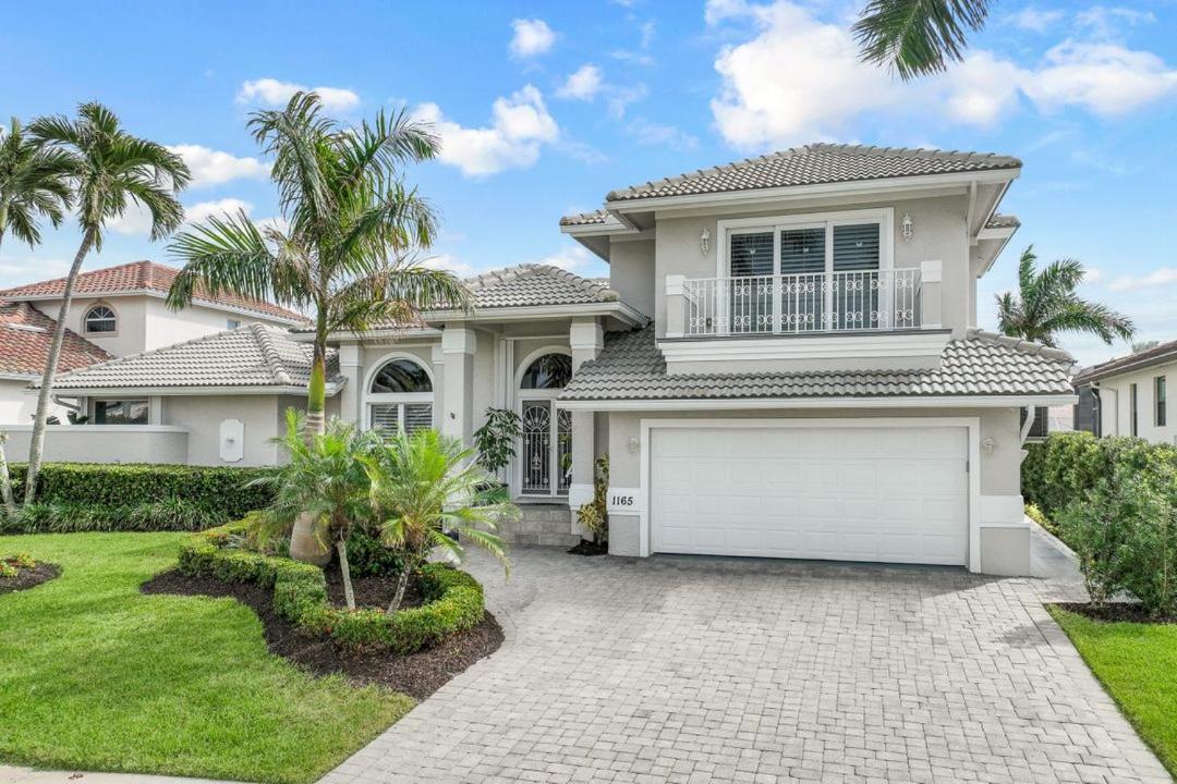 Charming 4 Bed Waterfront Escape w/ Pool and Dock - Ferienwohnung Marco Island