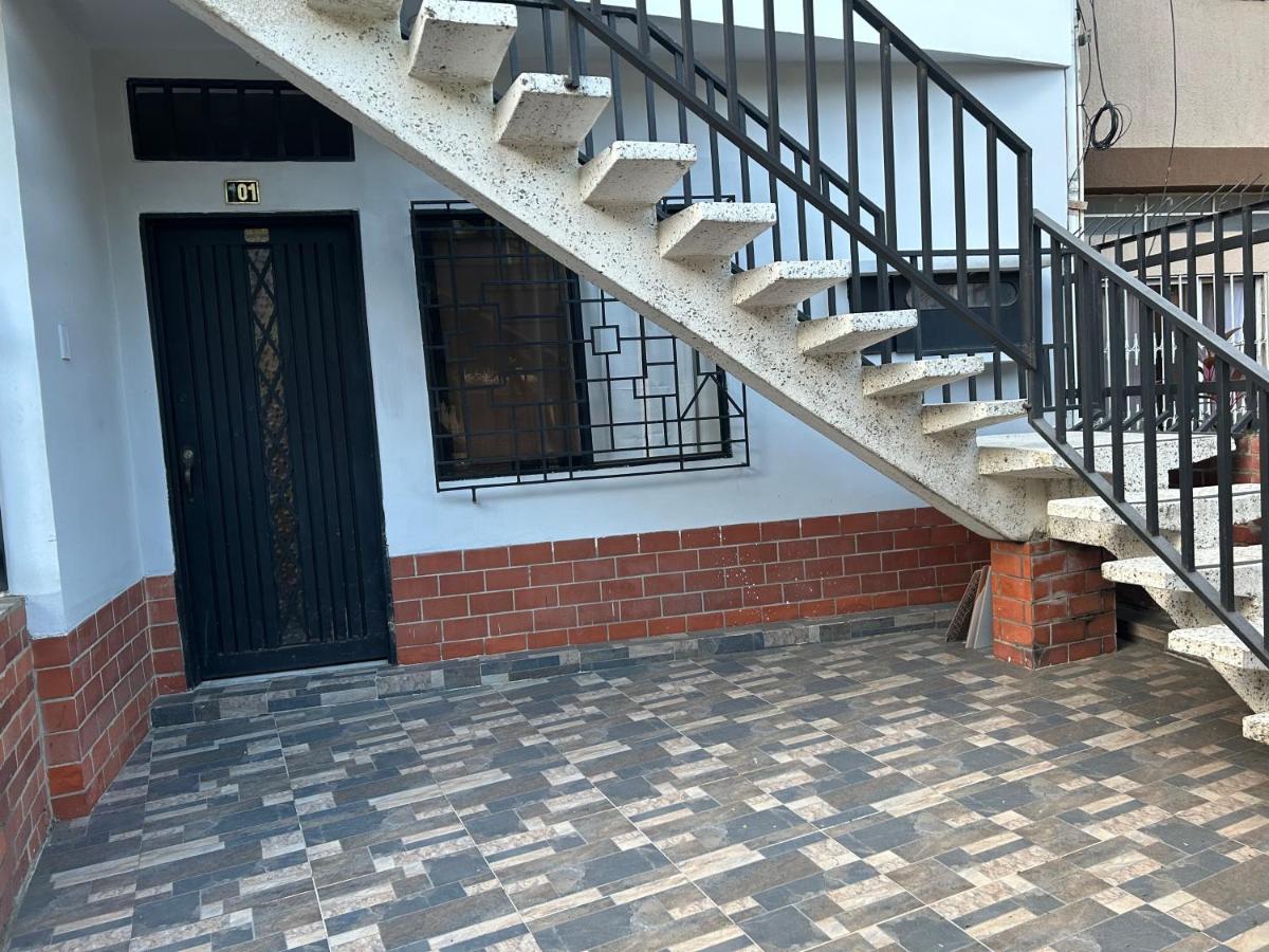 Apartamento 101 céntrico amplio y seguro - Bed and Breakfast Cali