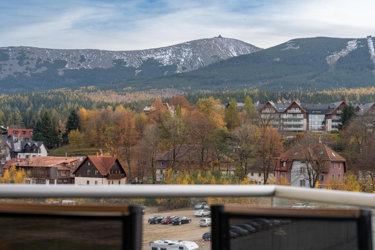 Apartamento de 1 dormitorio con balcón y vistas a la montaña