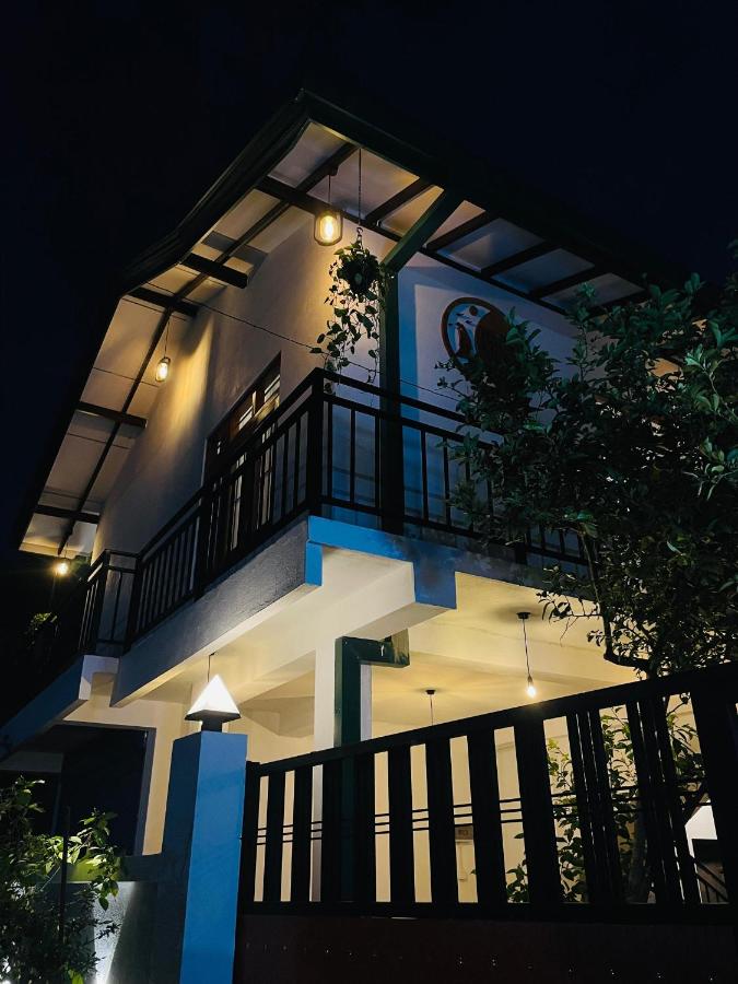 Harbor Moon - B&B Hiriketiya