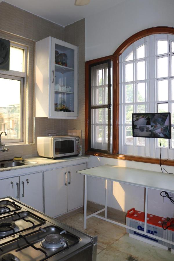 Lawrence Home - B&B Lahore