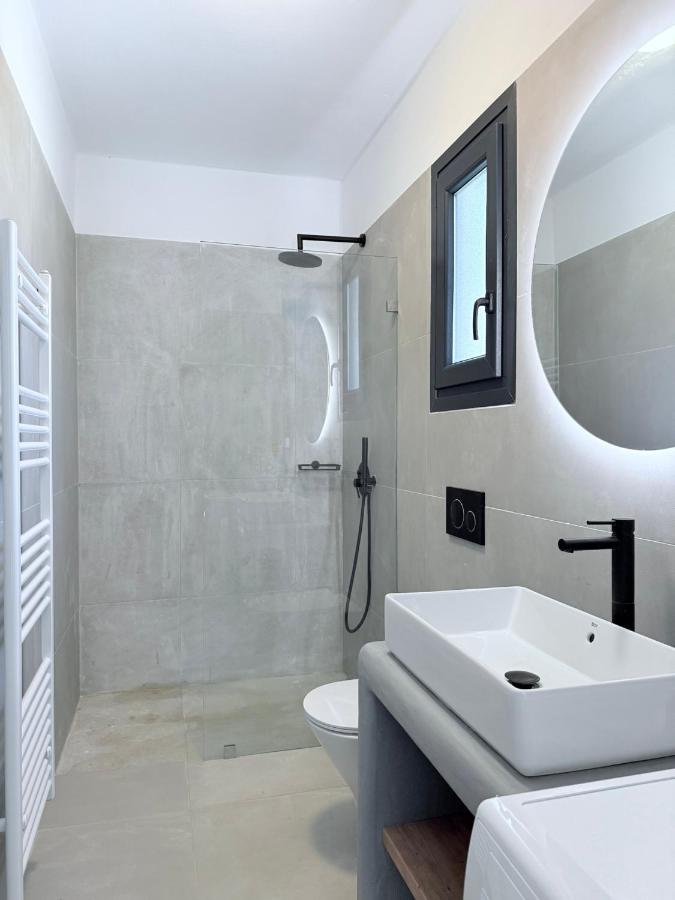 Villa Finoe 4 BDR with Private Pool - B&B Plaka