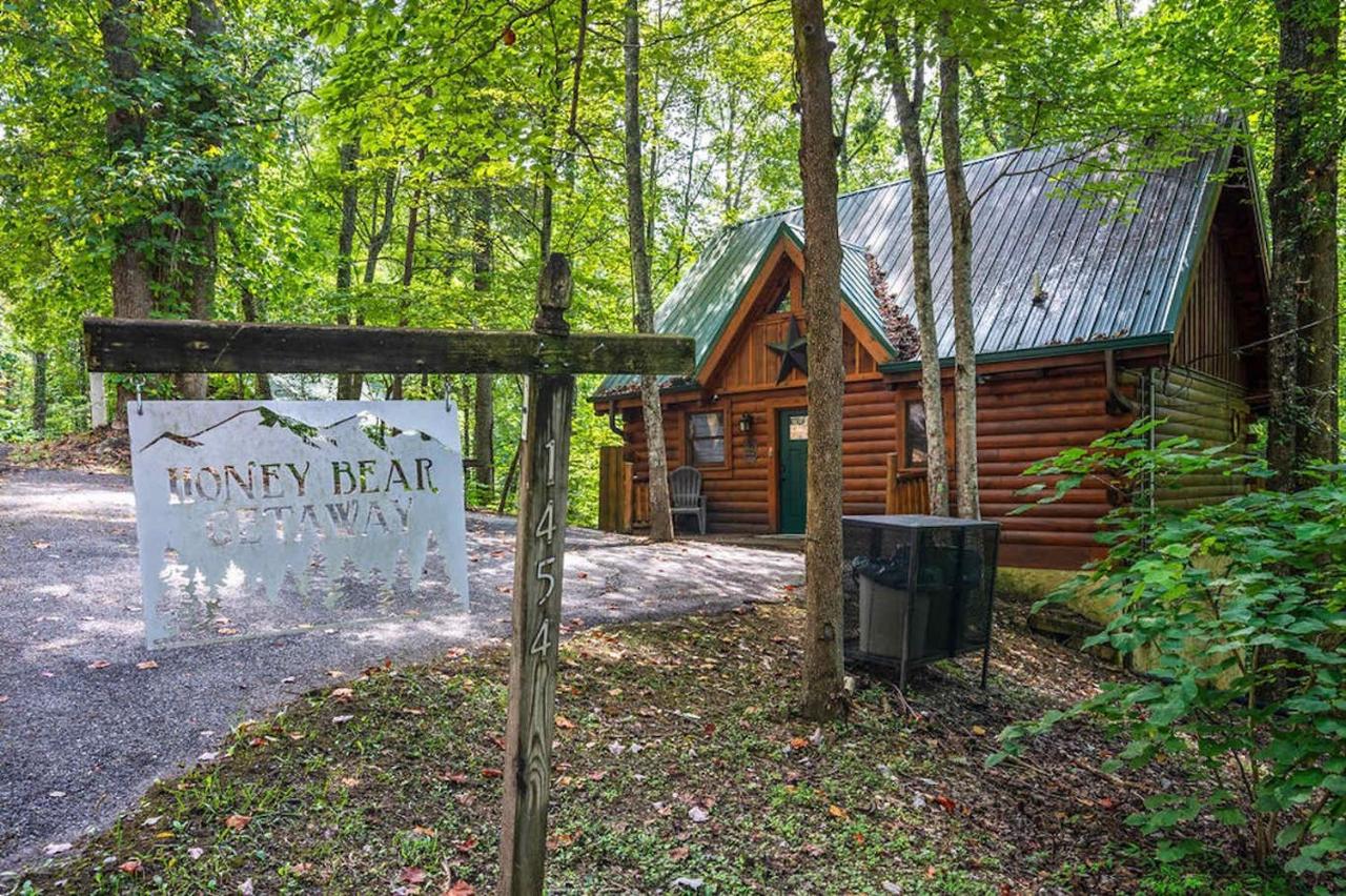 Honey Bear Getaway - Hot Tub Jacuzzi Sleeps 6 - B&B Sevierville