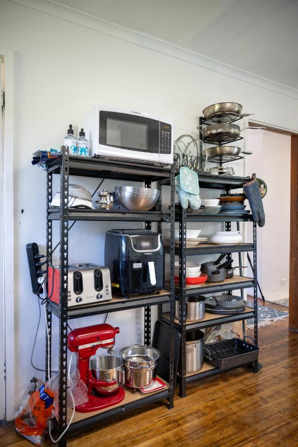 Large room Queen bed - Bed and Breakfast Melbourne