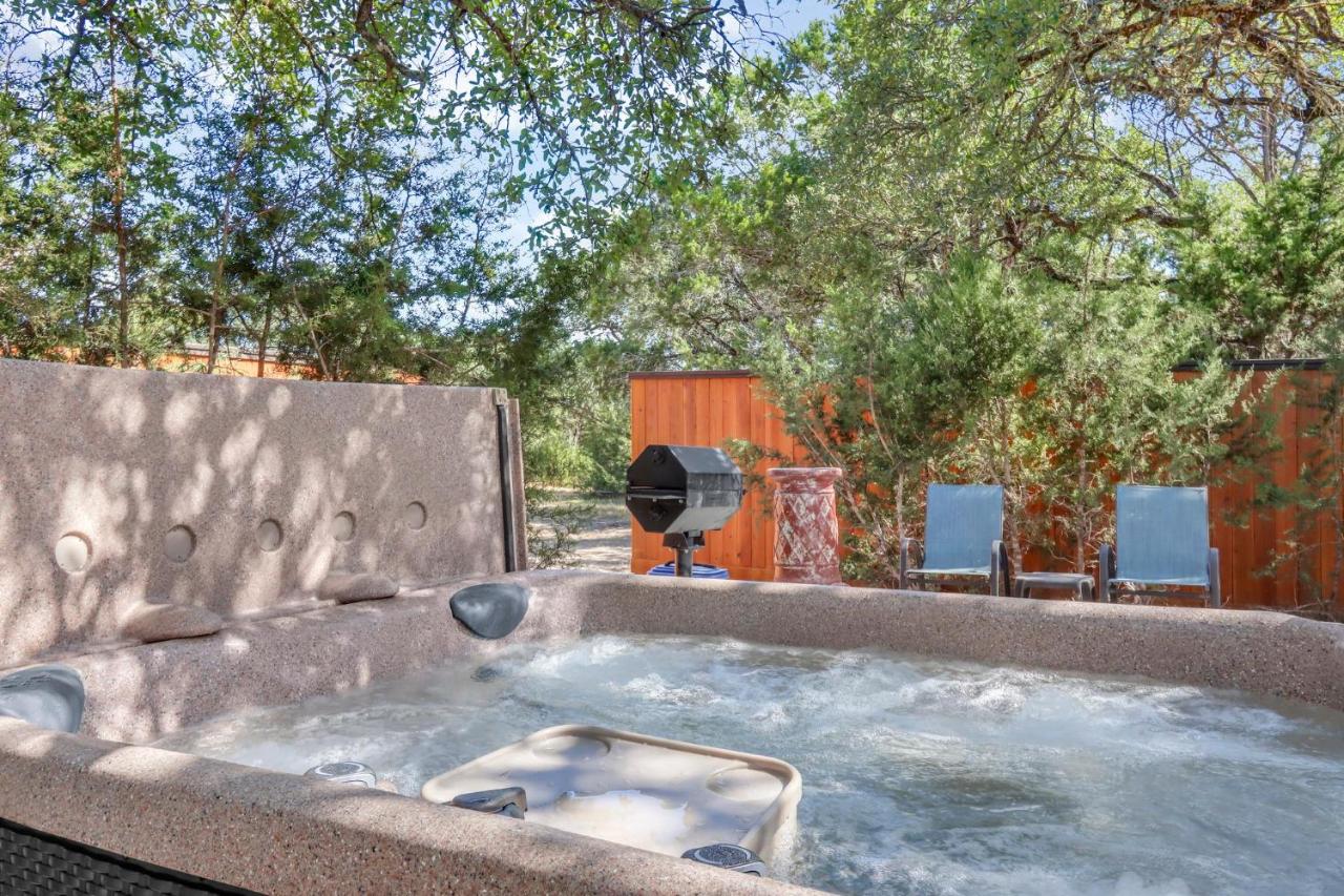 Cabins at Flite Acres - Mountain Laurel - Bed and Breakfast Wimberley