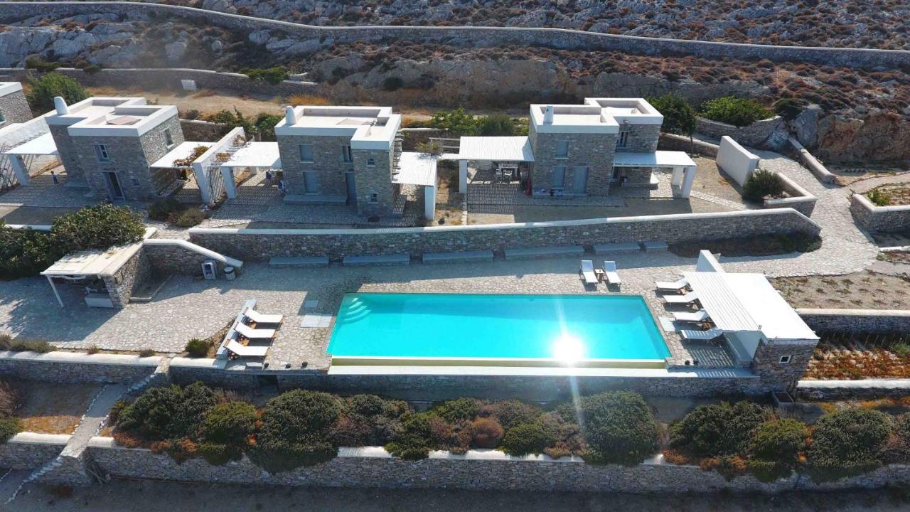 Folegandros Villas Beachfront - B&B Karavostásis