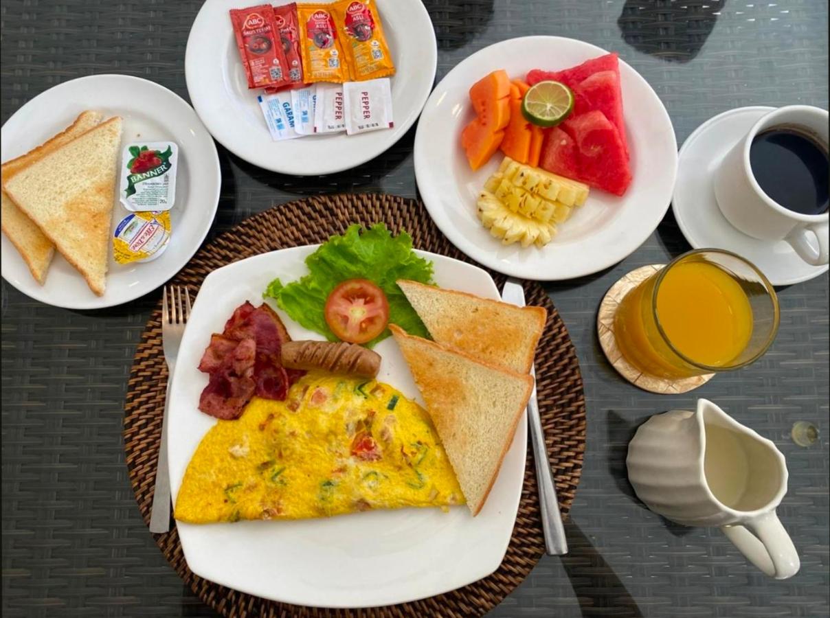 Villa Bugis Abimanyu Seminyak - Bed and Breakfast Seminyak