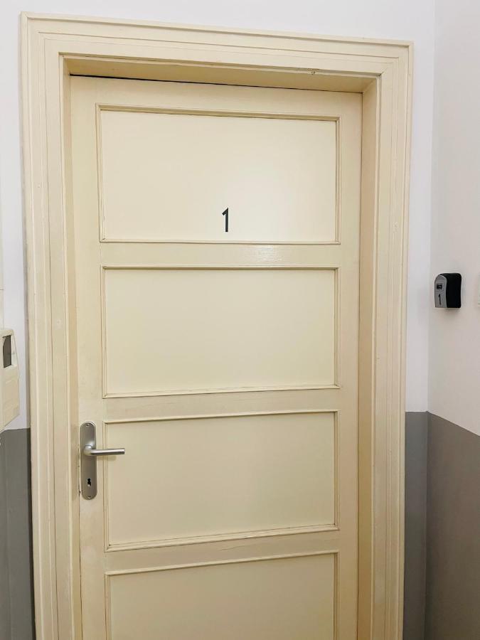 Camera Standard Doppia con Letti Singoli con Bagno in Comune